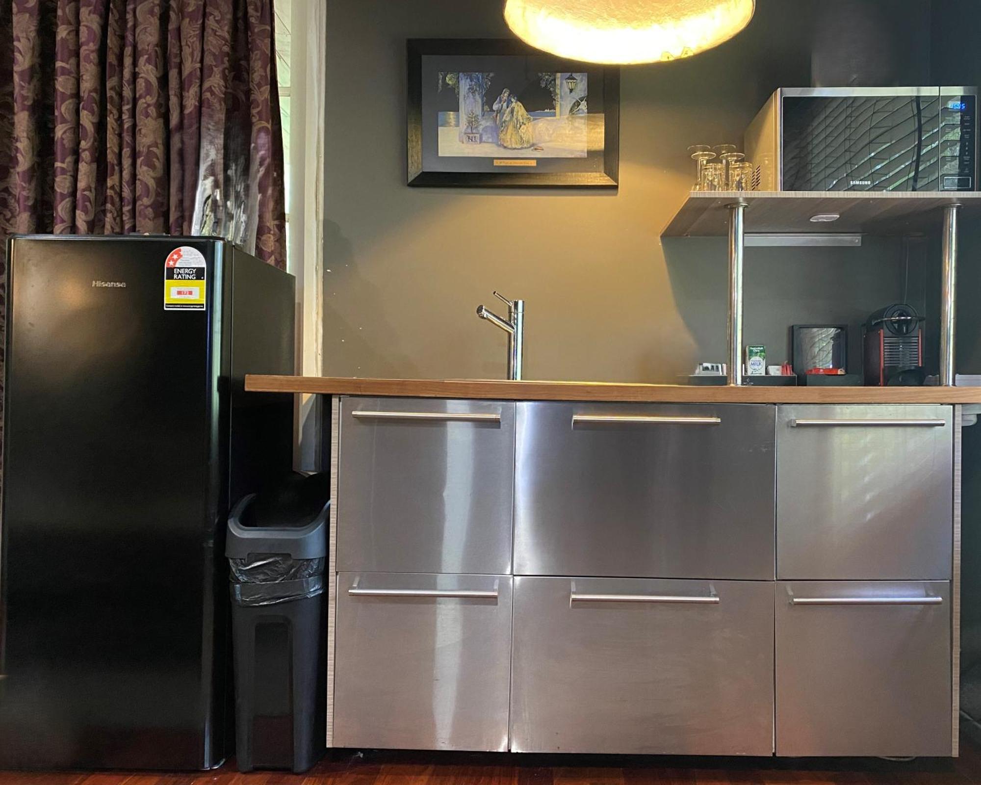 Mudstone Suites Пембертън Екстериор снимка